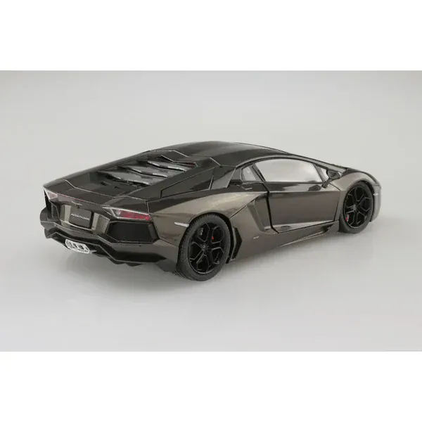 Aoshima 1/24 2011 Lamborghini Aventador Plastic Model Kit - Image 3
