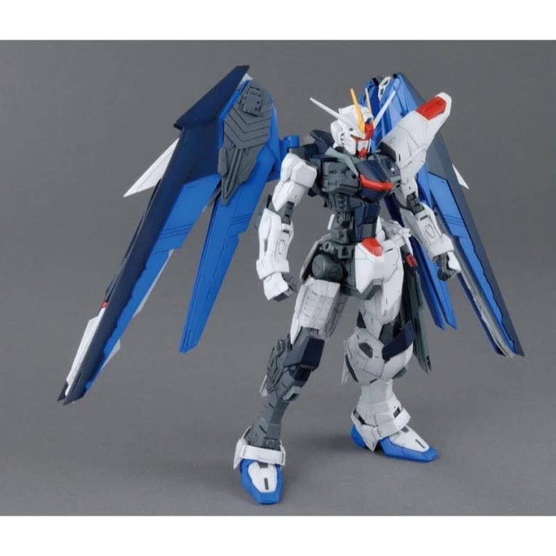 Bandai 5061611 MG 1/100 Freedom Gundam Ver 2.0 - Image 3