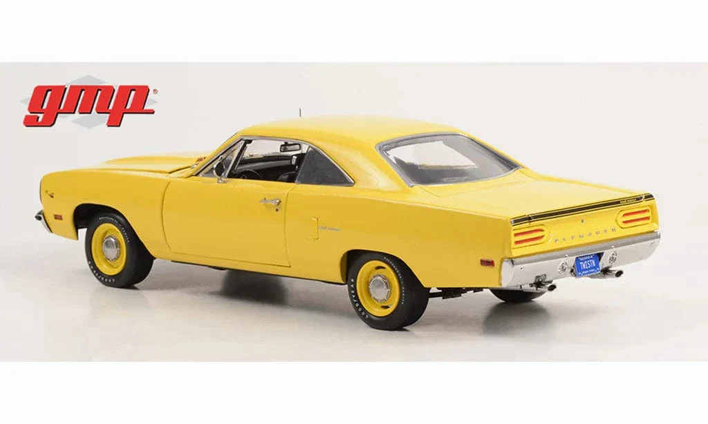 GMP 1/18 1970 Plymouth Road Runner - Lemon Twist Diecast Model - Image 3