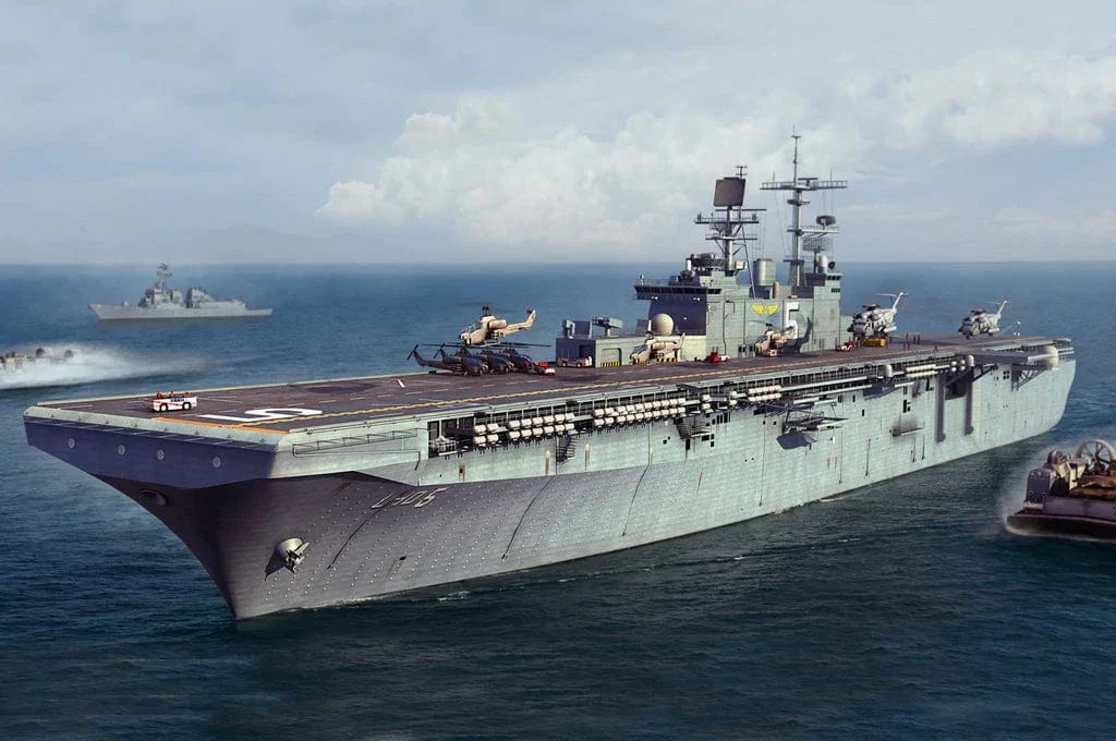 HobbyBoss 1/700 Bataan LHD-5 Plastic Model Kit [83406]**