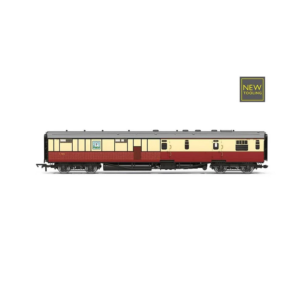 Hornby OO Scale BR - Kitchen and Buttery Car & Composite Restaurant White Horse - Coach Pack [R40470] - Image 3