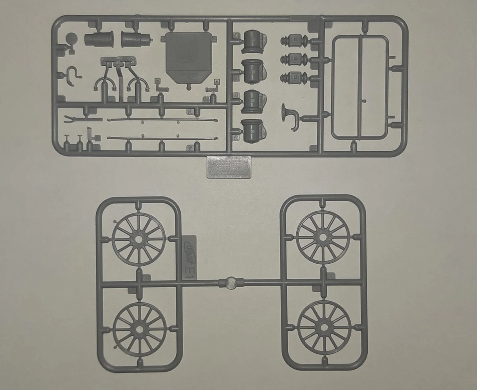 ICM 1/24 Model T 1912 Commercial Roadster American Car Plastic Model Kit - Image 2