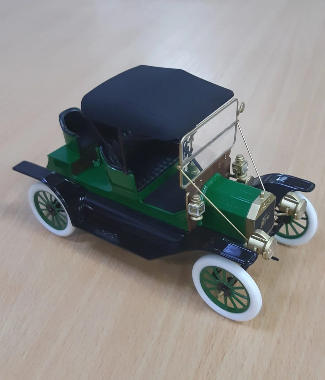 ICM 1/24 Model T 1912 Commercial Roadster American Car Plastic Model Kit - Image 6