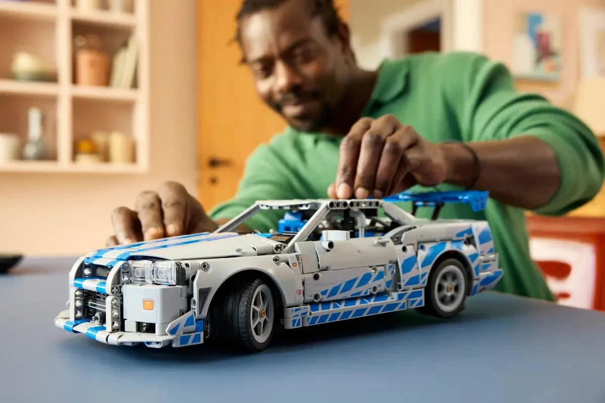 LEGO 2 Fast 2 Furious Nissan Skyline GT-R (R34) Car [42210] - Image 3