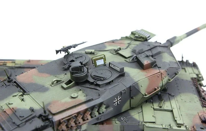 Meng 1/35 German Main Battle Tank Leopard 2 A7 Plastic Model Kit - Image 4