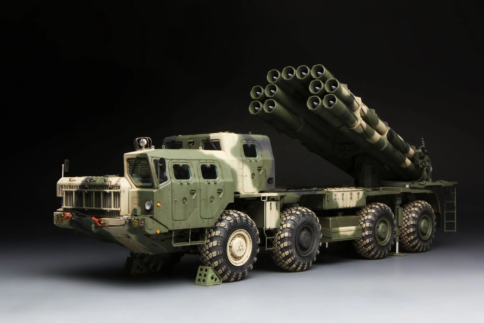 Meng 1/35 Russian Long-Range Rocket Launcher 9A52-2 Smerch Plastic Model Kit - Image 2