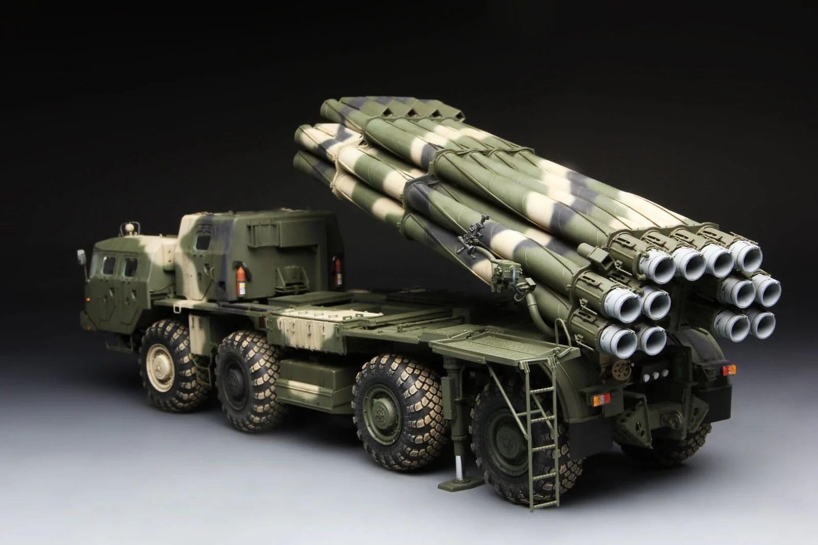 Meng 1/35 Russian Long-Range Rocket Launcher 9A52-2 Smerch Plastic Model Kit - Image 3