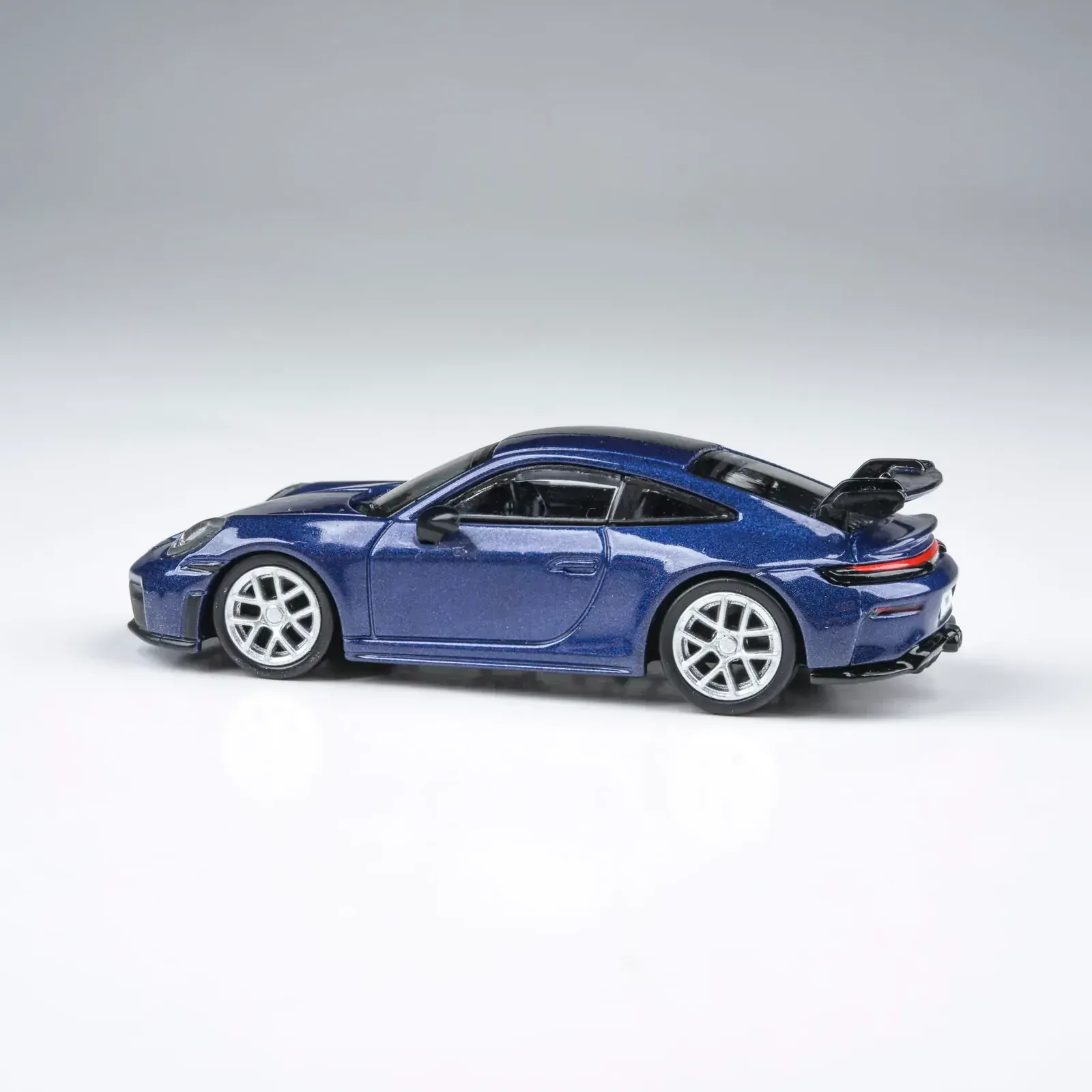 Para64 1/64 2025 Porsche 911 GT3 (992.2) Gentian Blue Metallic RHD - Image 3