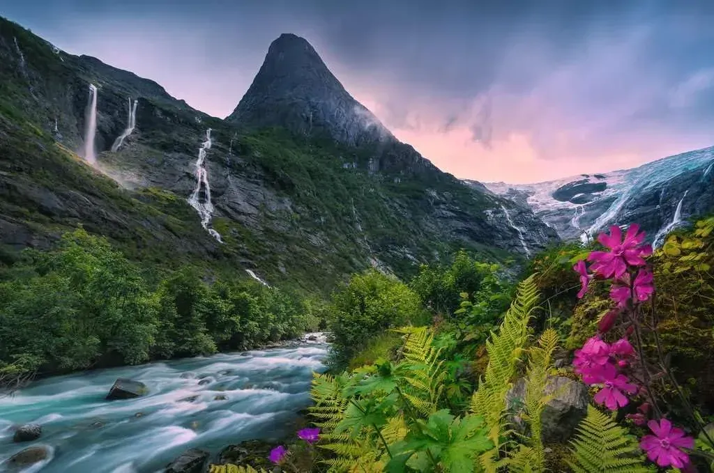 Ravensburger Stunning Mountain Vibes 4000pc Puzzle - Image 2