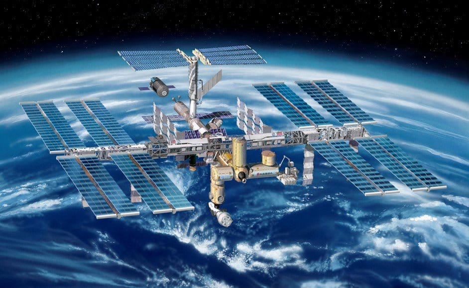 Revell 05651 1/144 25th Anniversary ISS Platinum Ed Plastic Model Kit