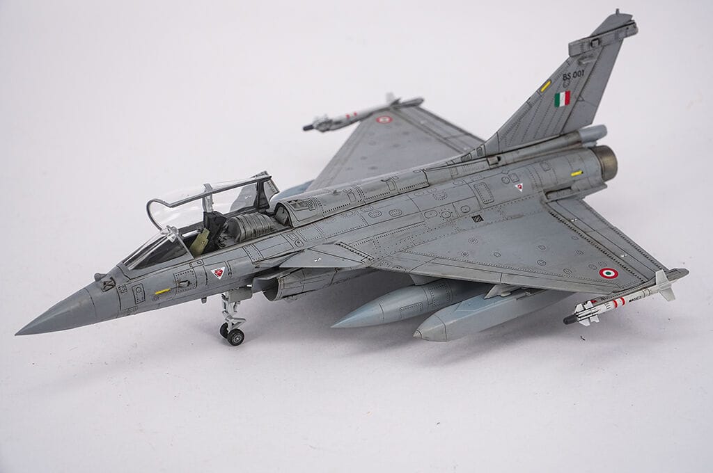 Trumpeter 1/72 PAF J-10CE Multi-Role Fighter & IAF Rafale 2 in 1 Plastic Model Kit [01690] - Image 3