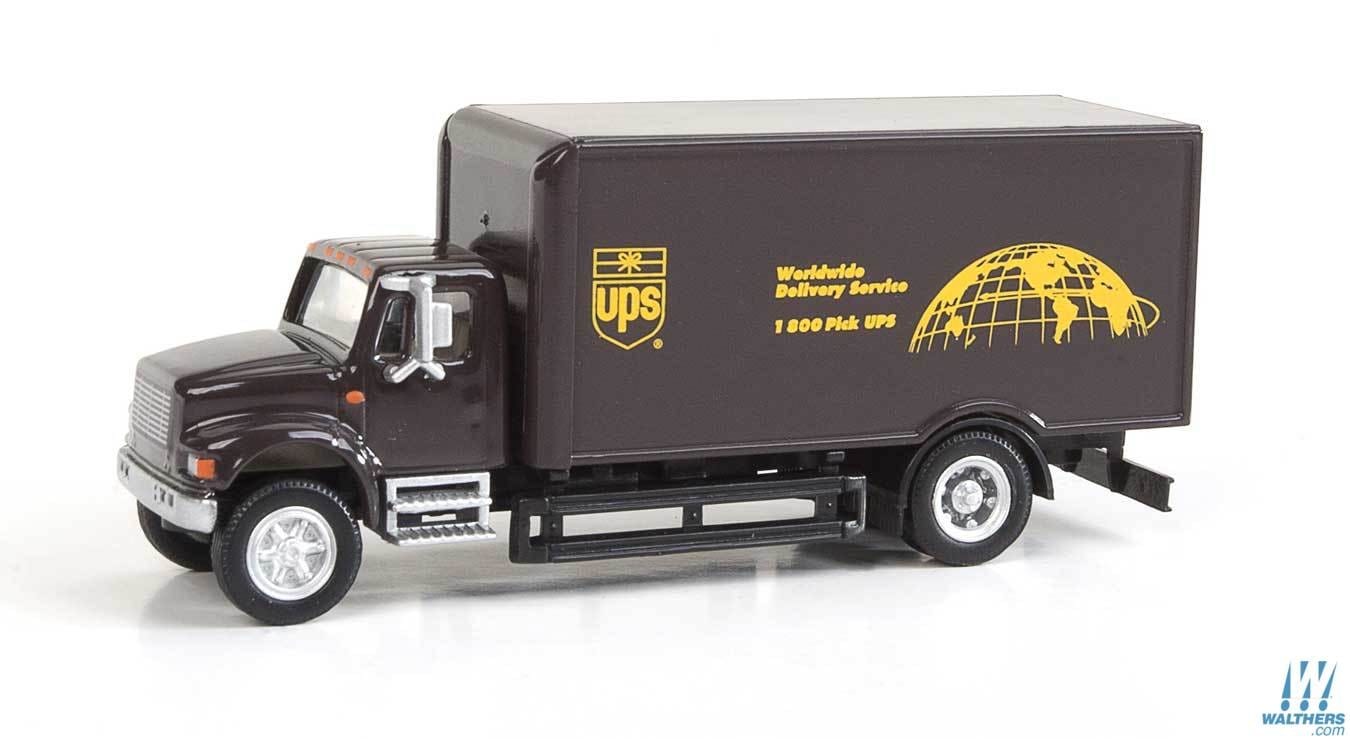 Walthers SceneMaster HO International(R) 4900 Single-Axle Box Van - Assembled - United Parcel Service (Bow Tie Shield Logo; brown, yellow)